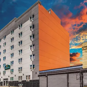 Hotel La Quinta By Wyndham Brooklyn Central New York