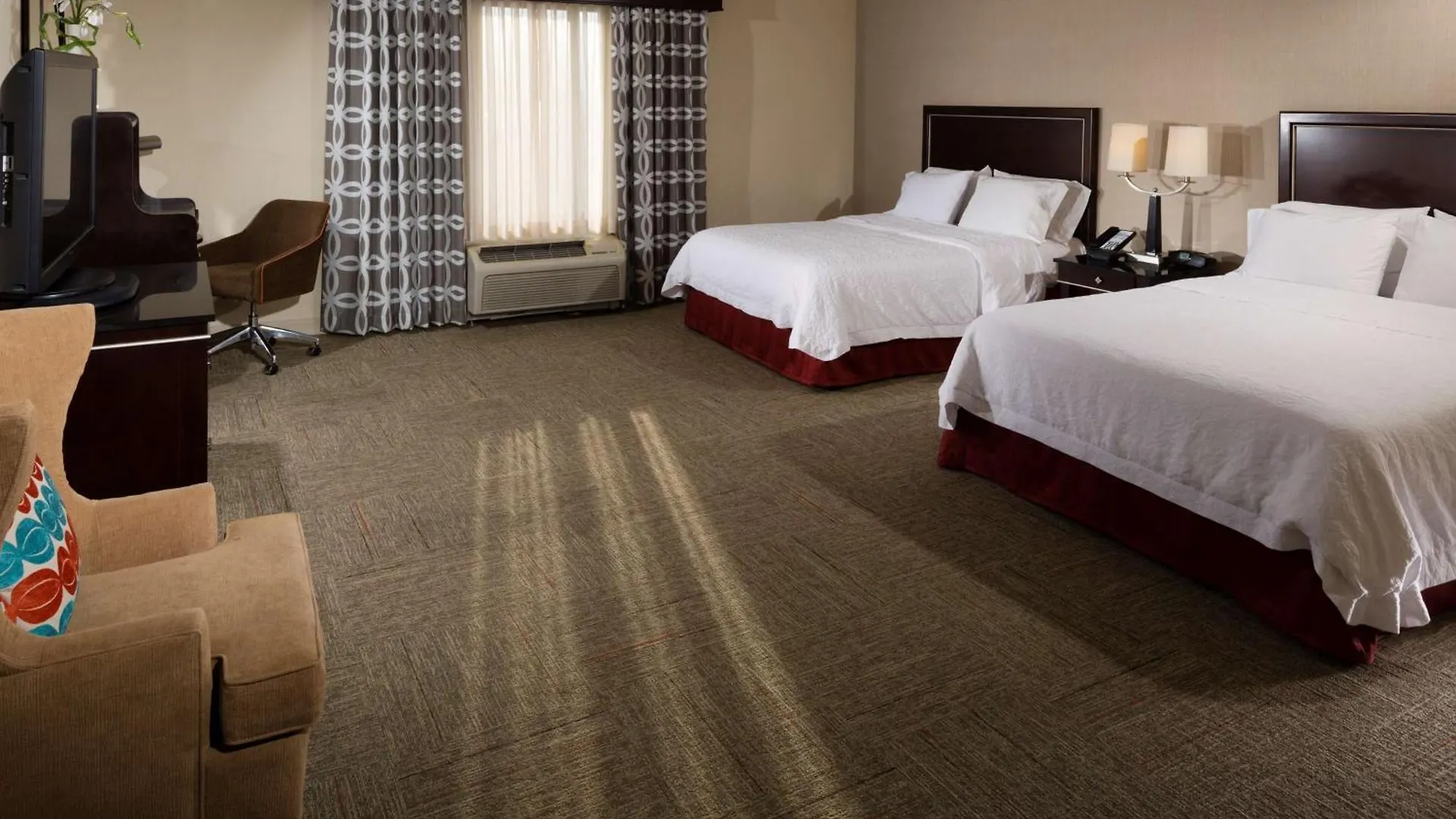 Hampton Inn & Suites Las Vegas South Hotel